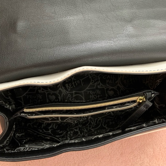 Betsy Johnson handbag - Picture 4 of 5